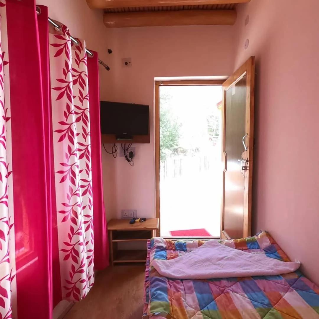 Lhachik Guest House photo
