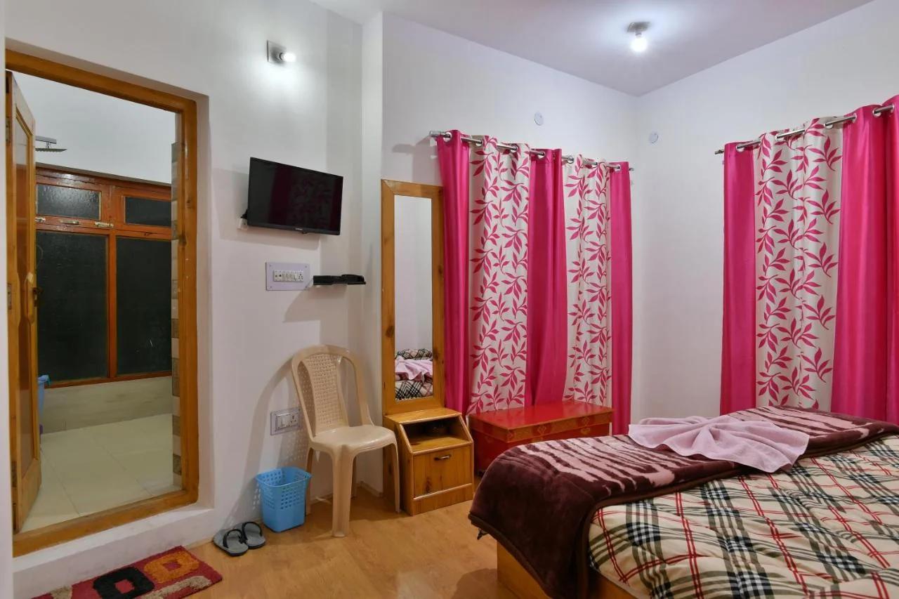 Lhachik Guest House photo