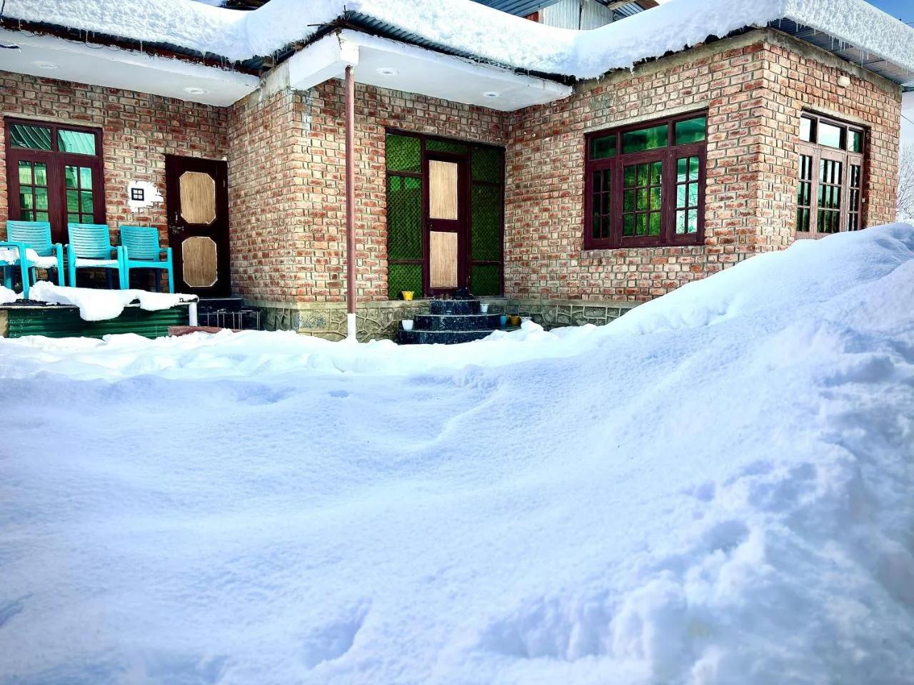 Pine Guest House sawan tangmarg