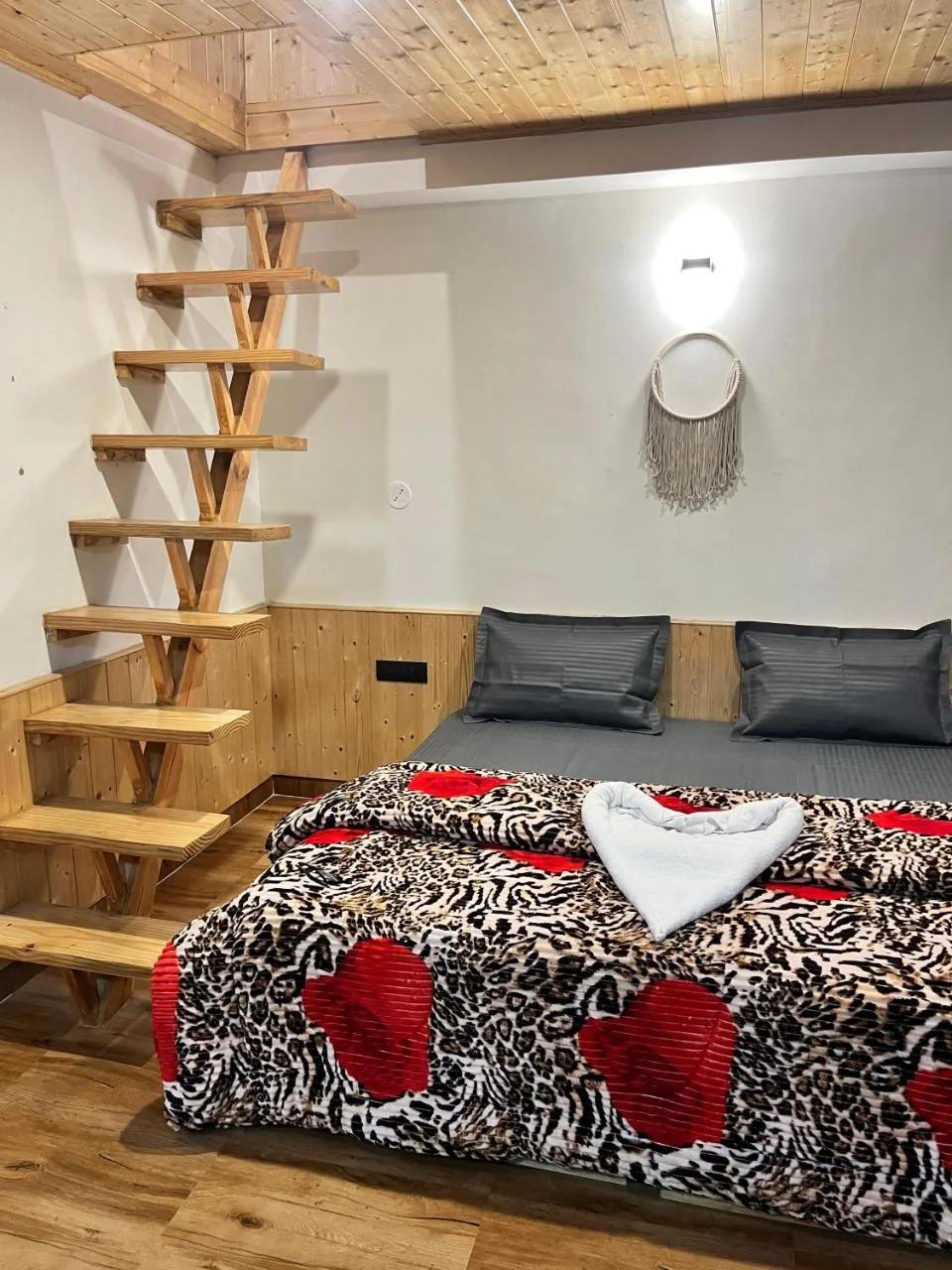 Riverview 360 Boutique Hotel & Cafe Old Manali photo