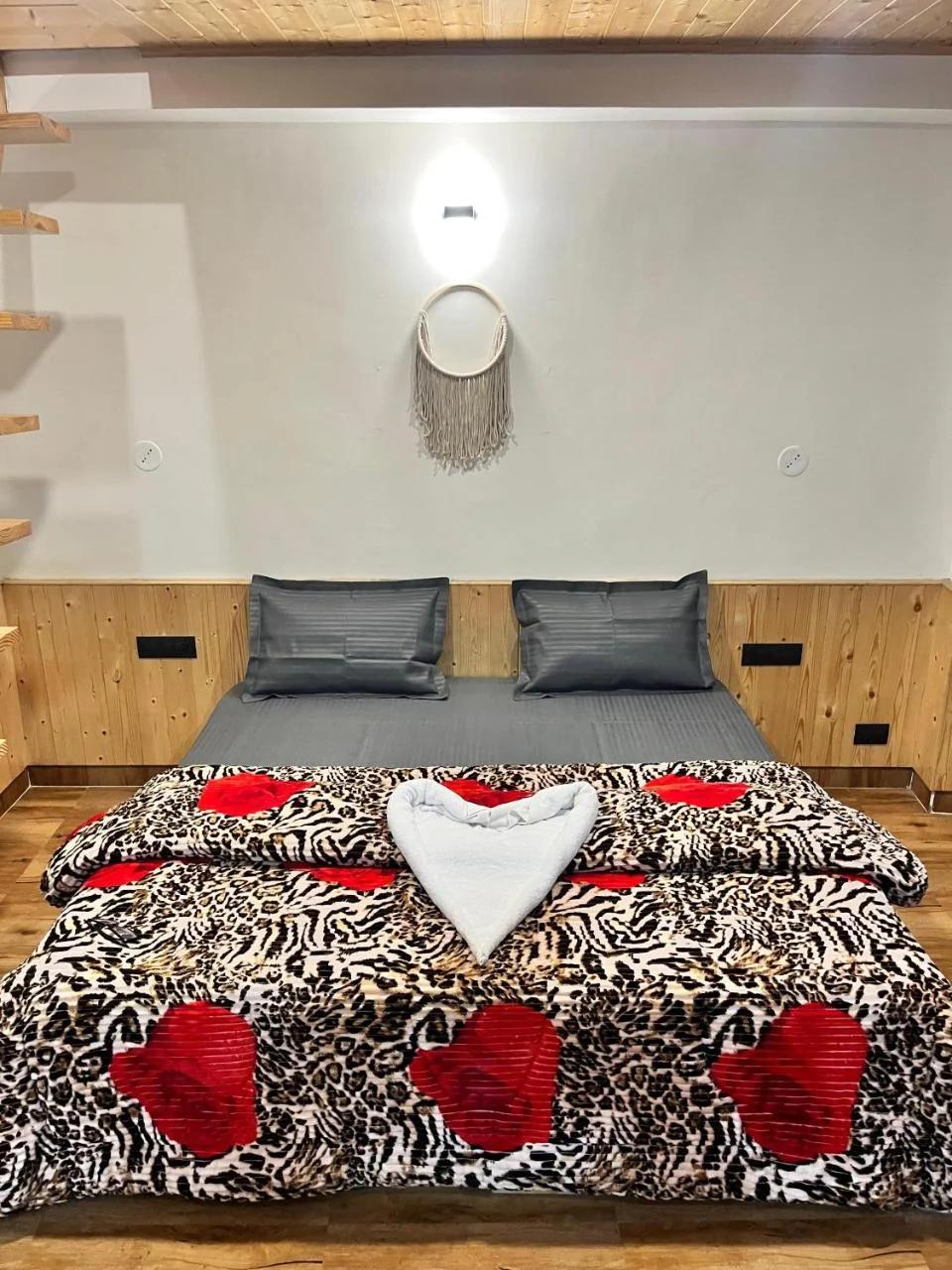 Riverview 360 Boutique Hotel & Cafe Old Manali photo
