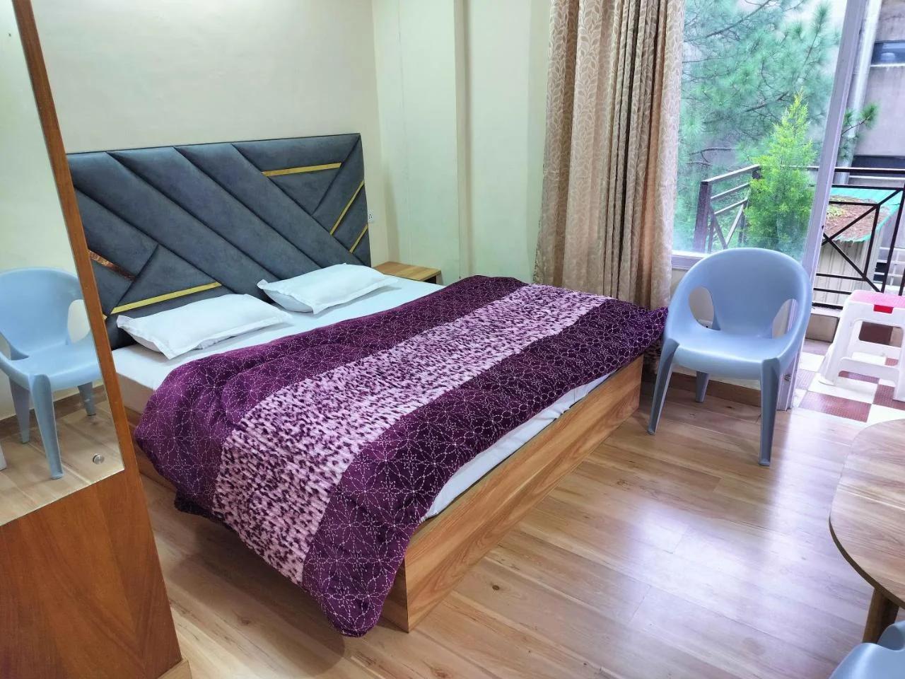 Shimla Vibes B & B free pick and drop from ISBT Shimla photo