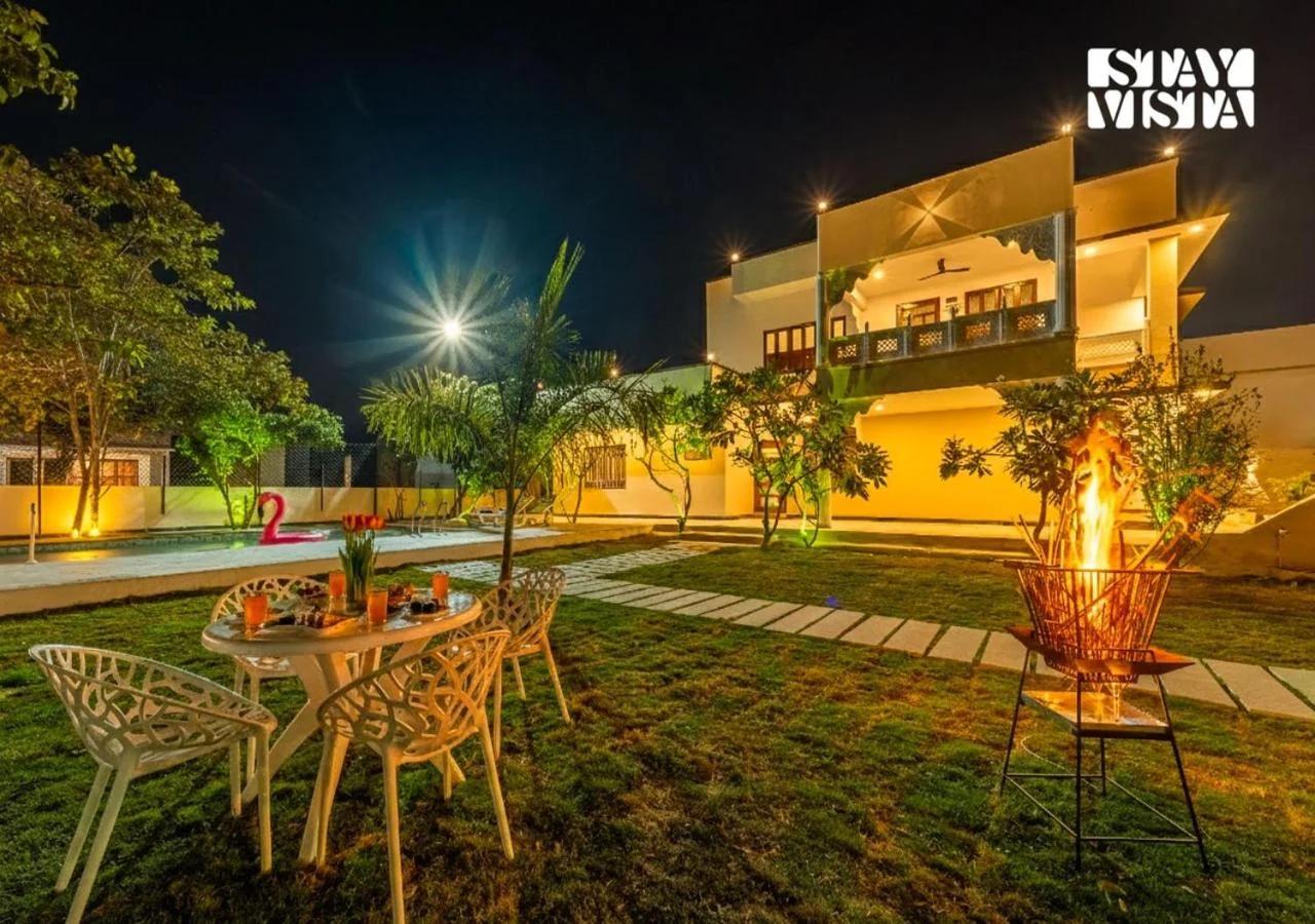 StayVista at Madhuram Villa - BBQ & Pool foto