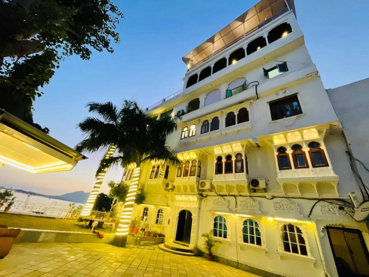 The Lake Haveli