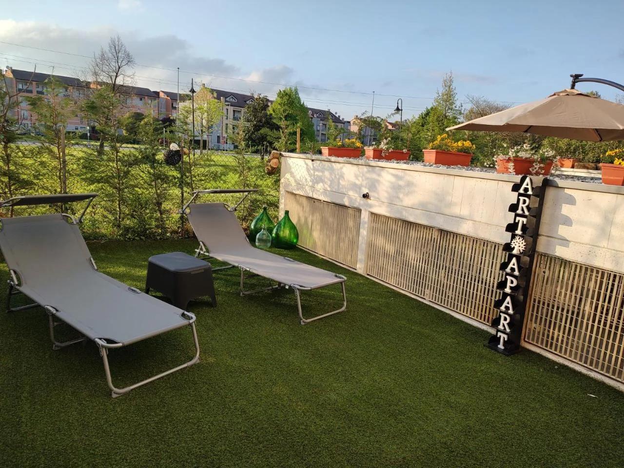 Art-Apart 106 LT con giardino privato photo