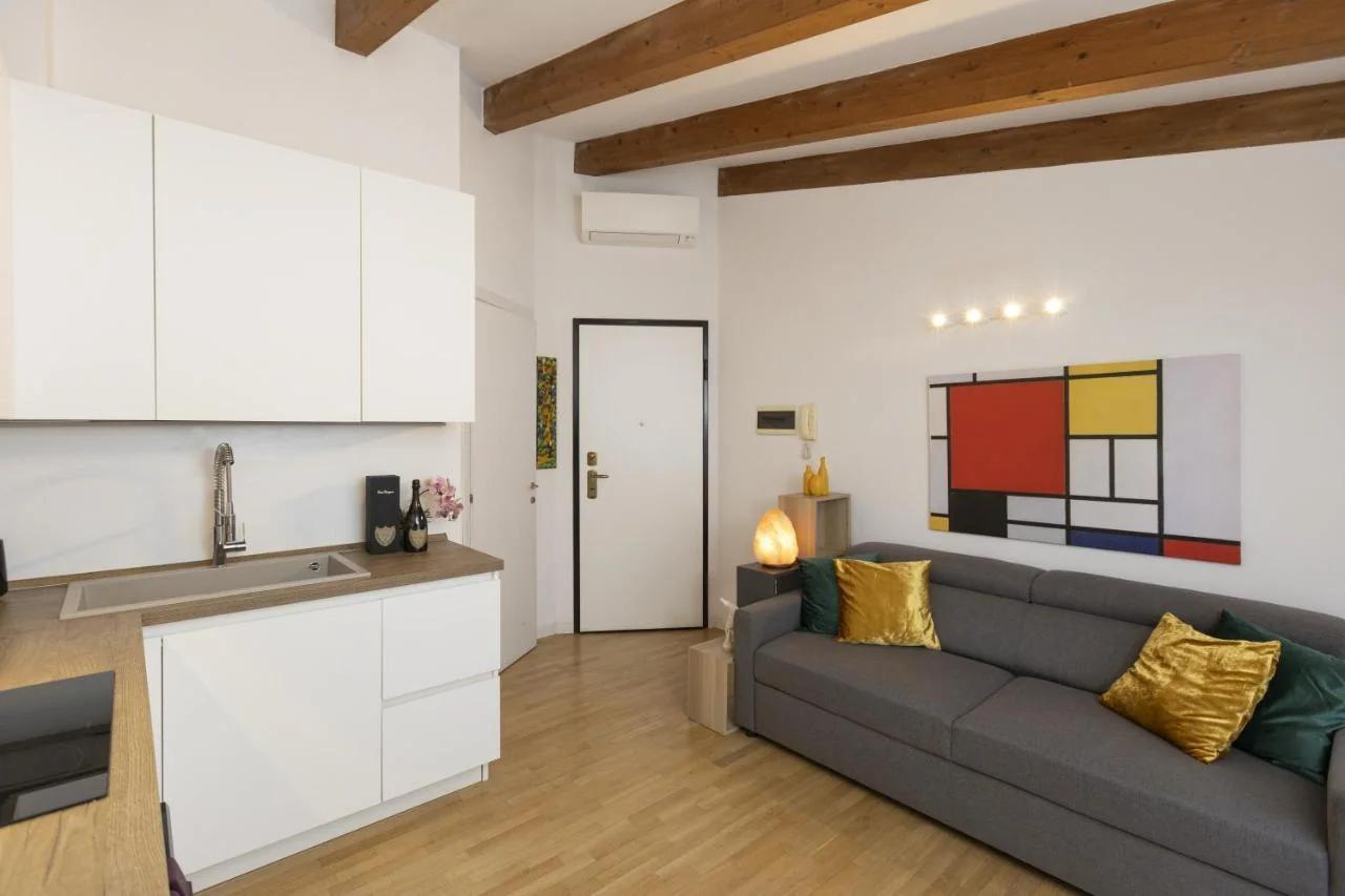Artstay - Apt San Raffaele, near Metro M1, AC