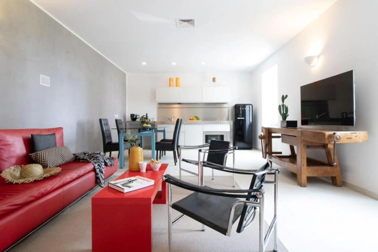 Casa Giulia - Apartment beachfront with 2 bedrooms, air conditioning and private parking, just 30 meters from the beach foto