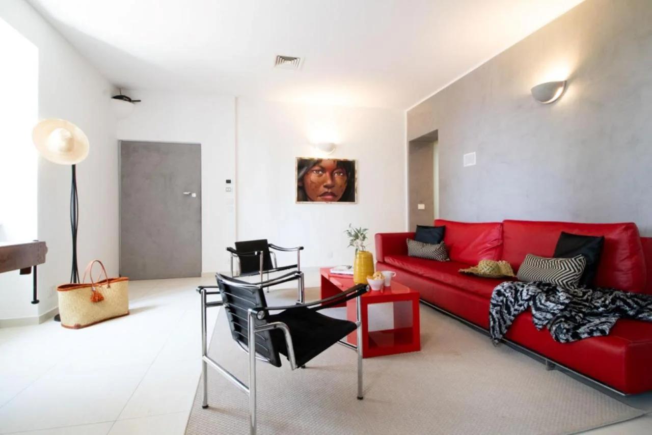 Casa Giulia - Apartment beachfront with 2 bedrooms, air conditioning and private parking, just 30 meters from the beach foto