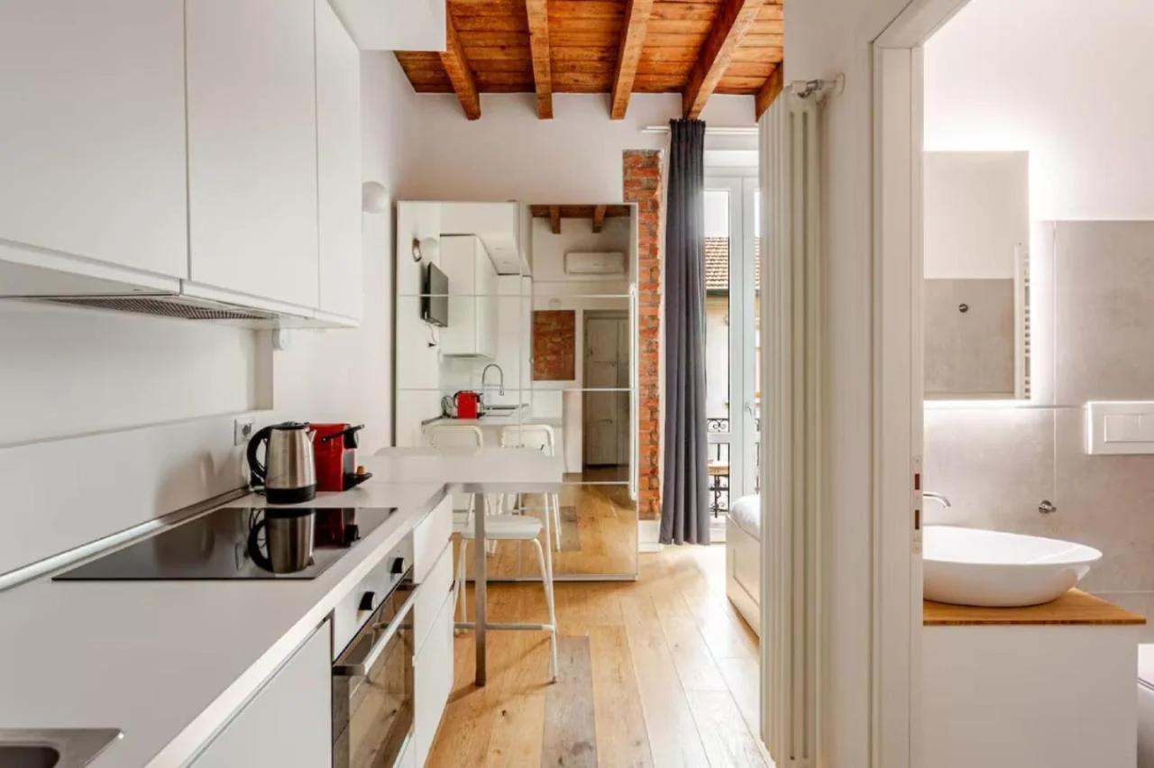 Elegant Oasis 10 min Central Station with Balcony e WIFI near M1 Rovereto photo
