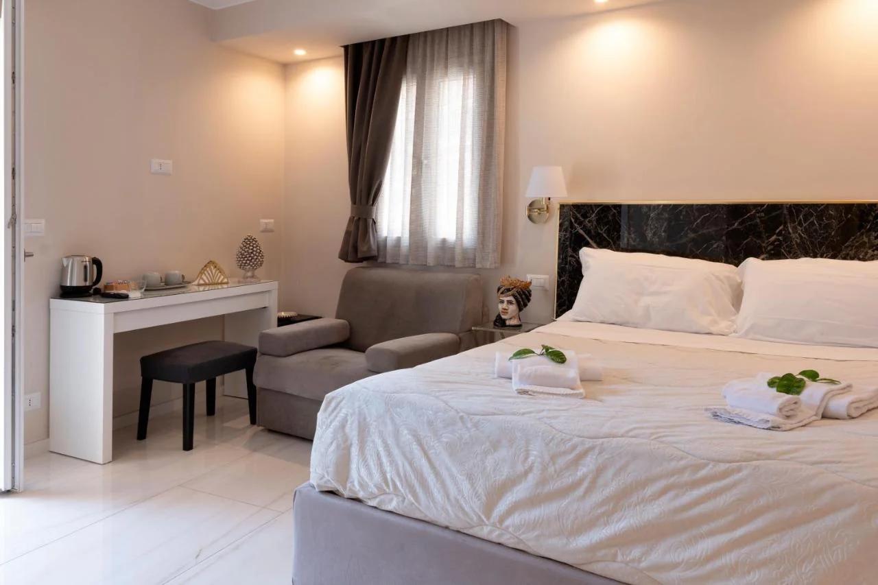 EPONIMI ROOMs