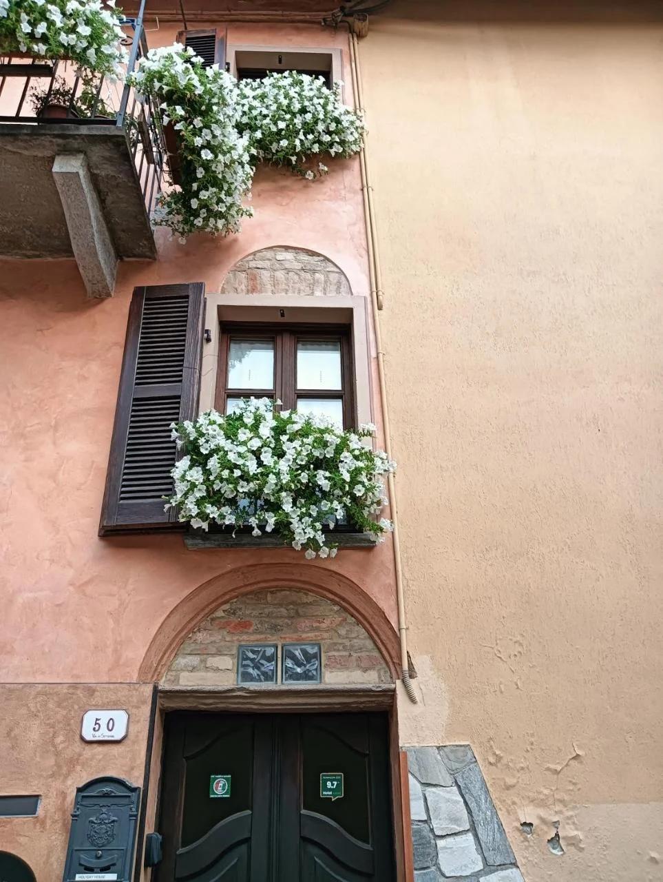 Holiday House Antica Dimora Soggiorni in langa centro storico La Morra photo