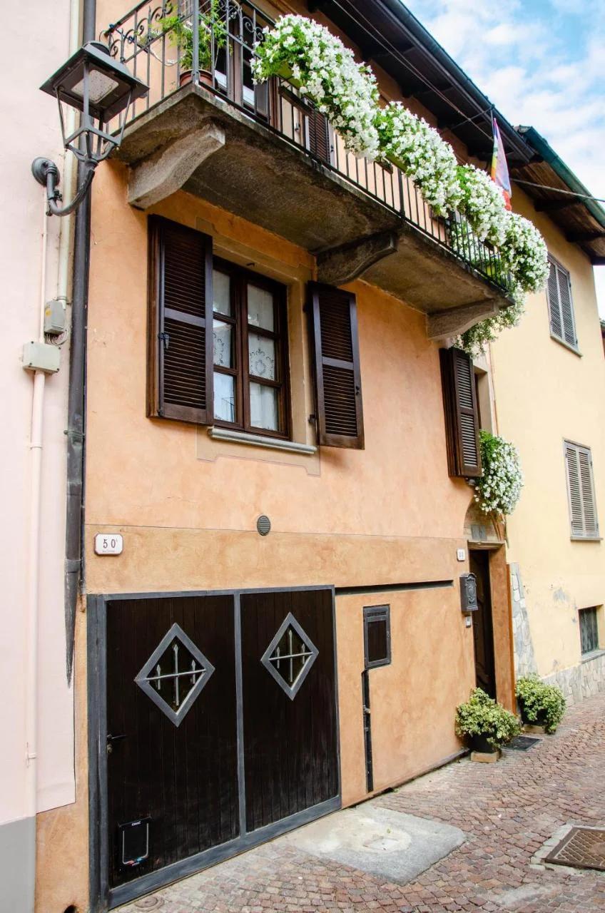 Holiday House Antica Dimora Soggiorni in langa centro storico La Morra photo
