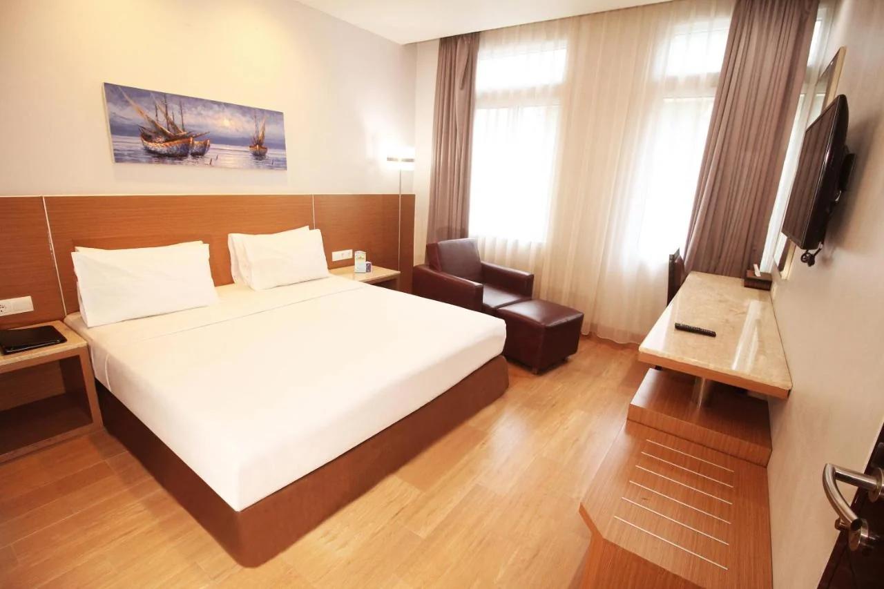 Hotel Astoria Lampung photo