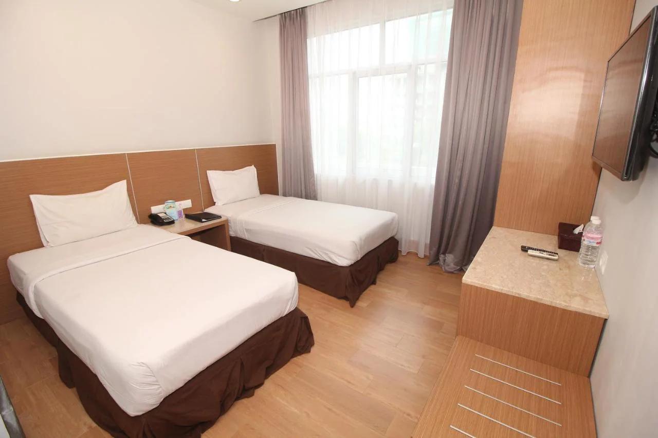 Hotel Astoria Lampung photo