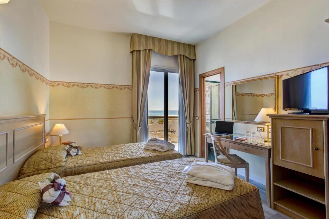 Hotel Byron foto