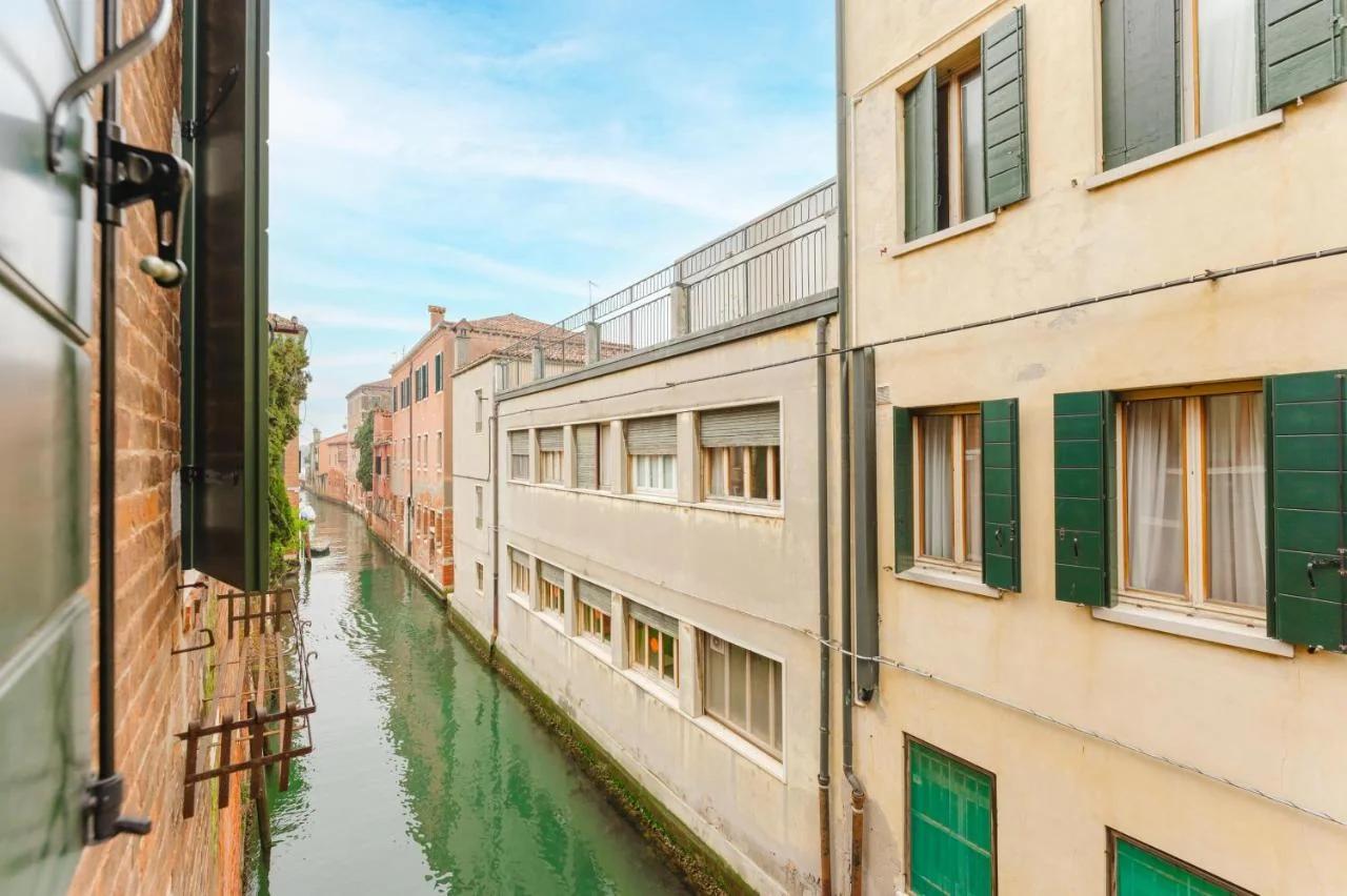 La Casa di Aurora - Canal View & 5 min from Accademia Bridge photo