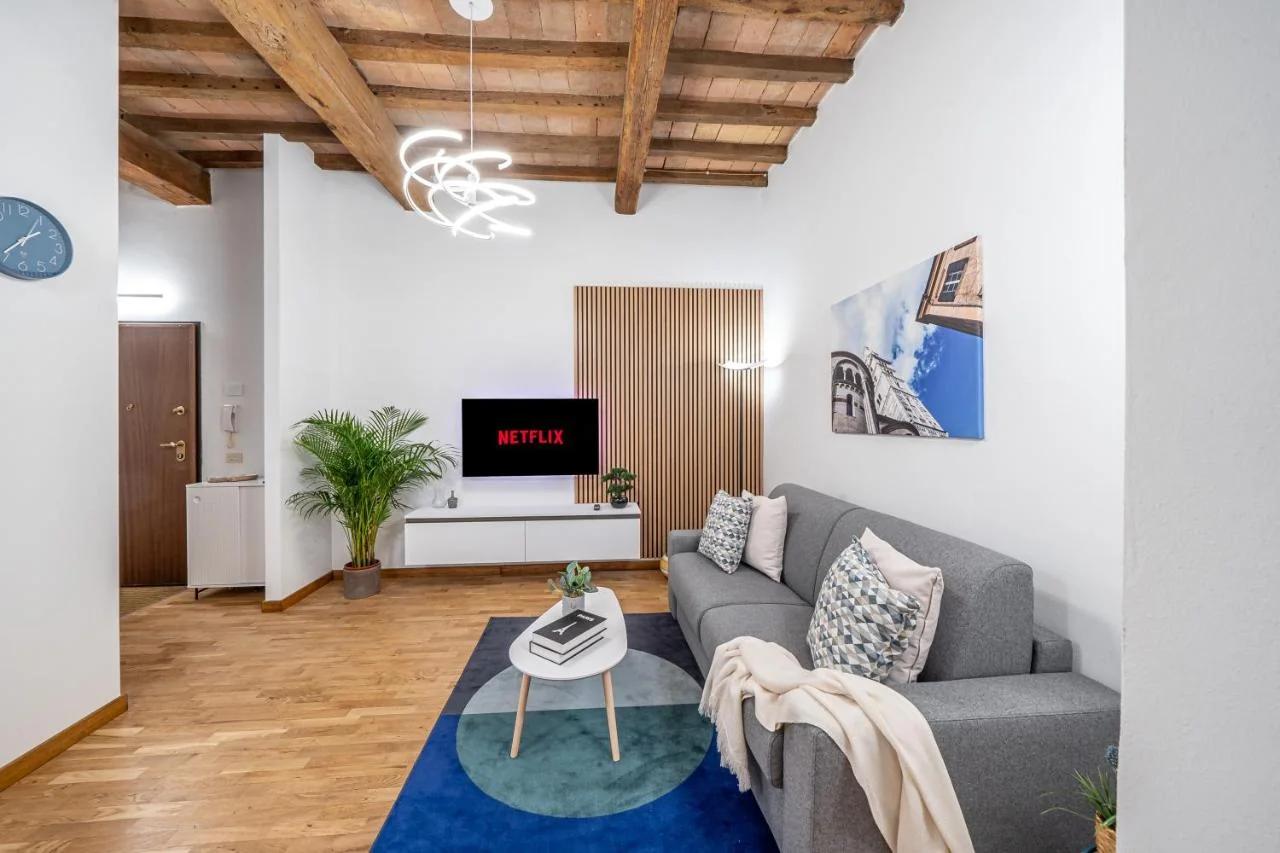 Martin's Home - Historic Boutique Apartment with Free Parking, Fast Wi-Fi, AC, Perfect for Couples & Business in Modena Center photo