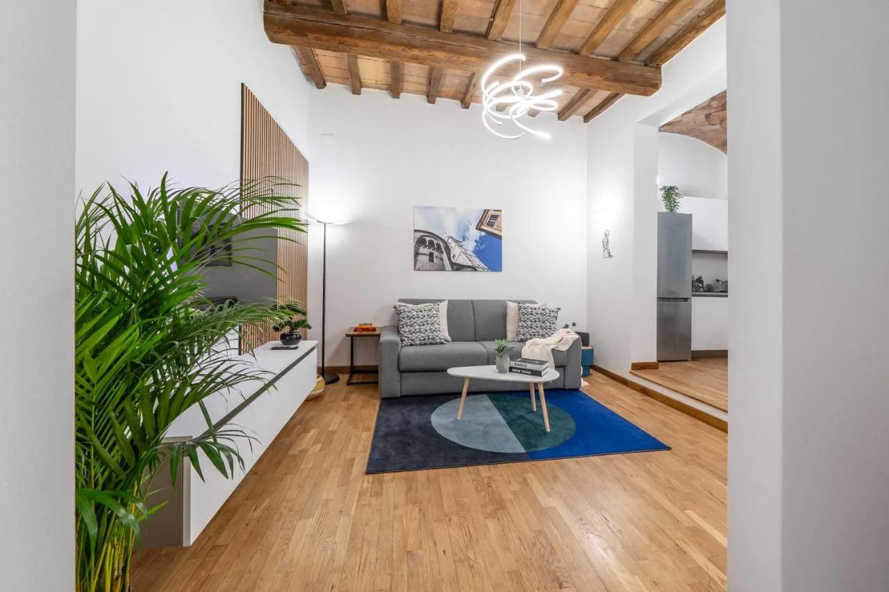 Martin's Home - Historic Boutique Apartment with Free Parking, Fast Wi-Fi, AC, Perfect for Couples & Business in Modena Center photo
