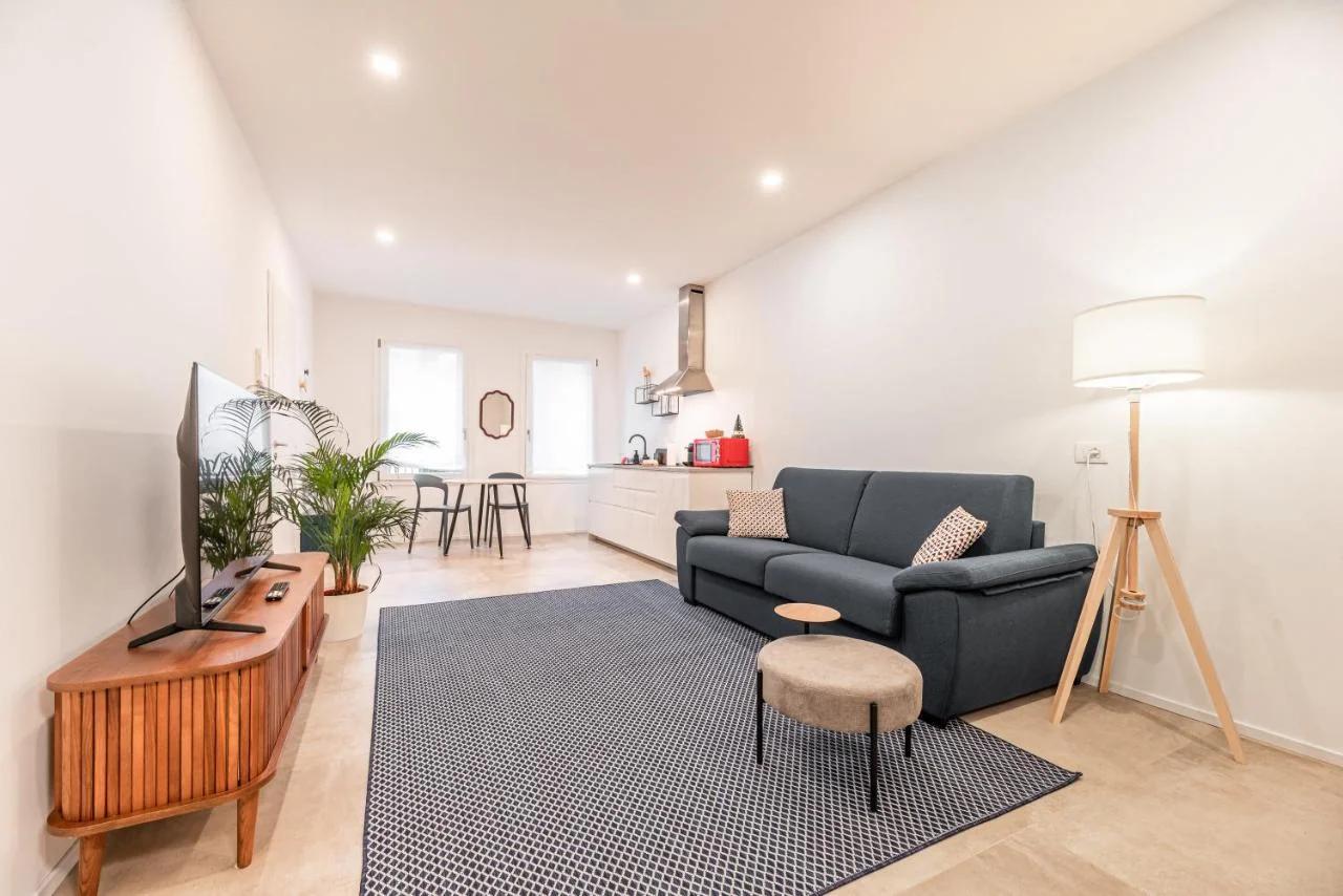 Modern Apartment in Villa with Garden - Easy Parking