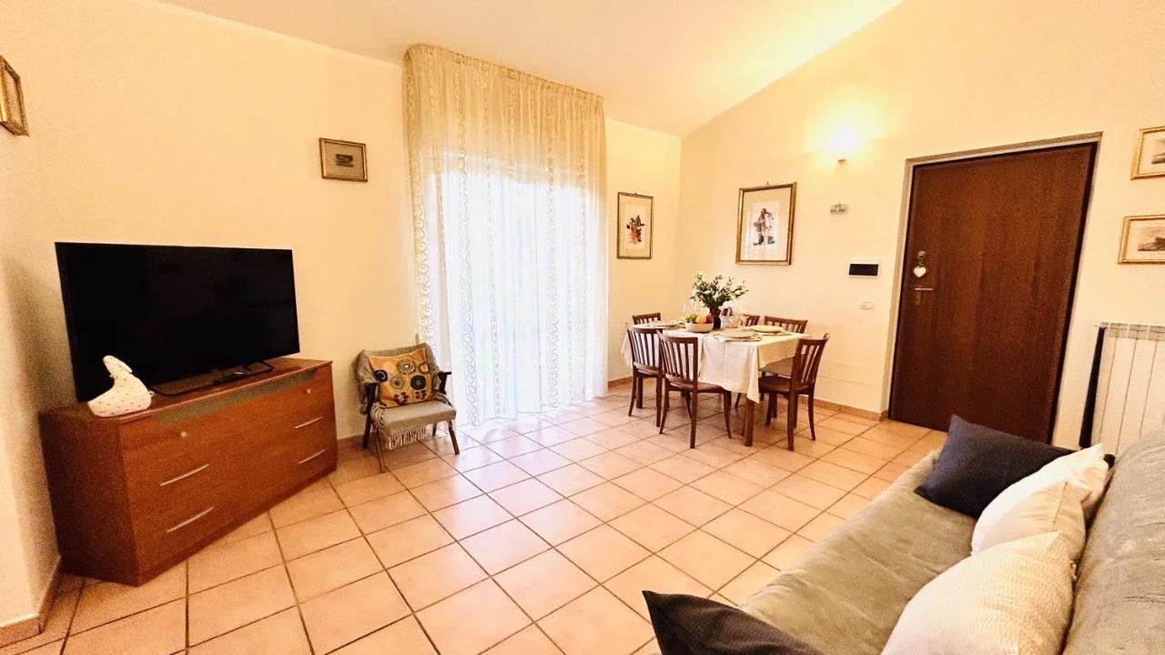 Spazioso appartamento a Fiuggi con 2 camere, 2 balconi e vista montagna foto