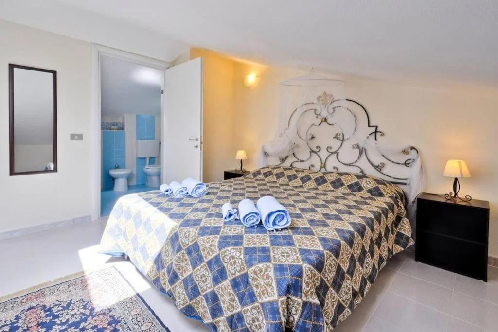 Stylish & Spacious Townhouse - Walk to Beach & Town foto
