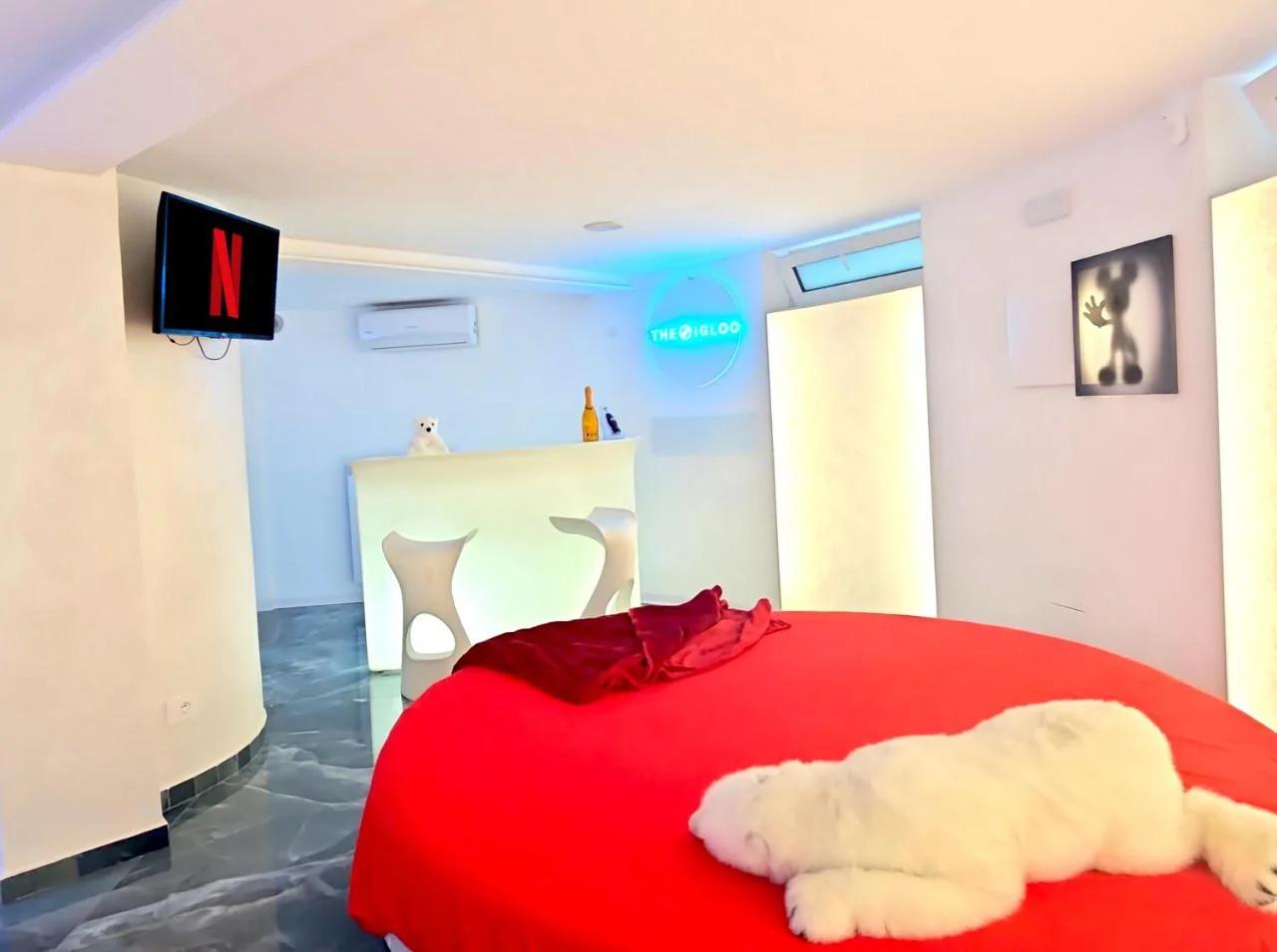 The Igloo Milano -Luxury Eclectic Suite - Jacuzzi - MilanoFlats photo
