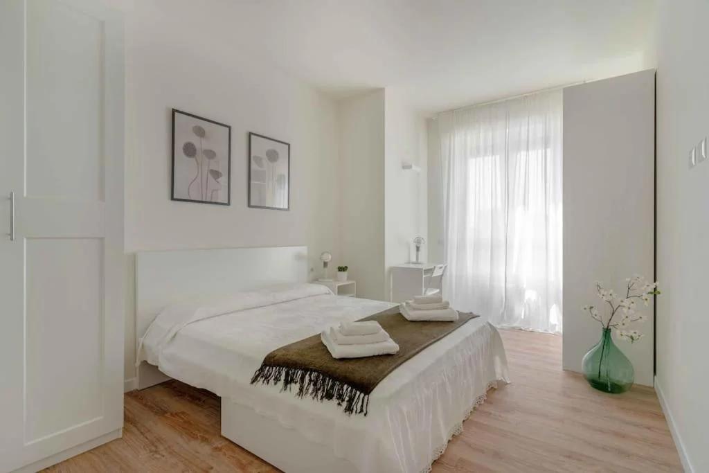 Vibrant Navigli block Apt with AirCondition Porta Genova M2 photo