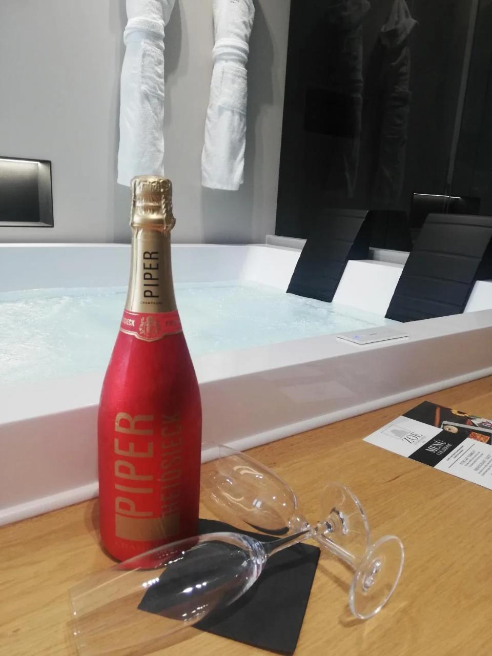 ZOE LUXURY SUITES photo