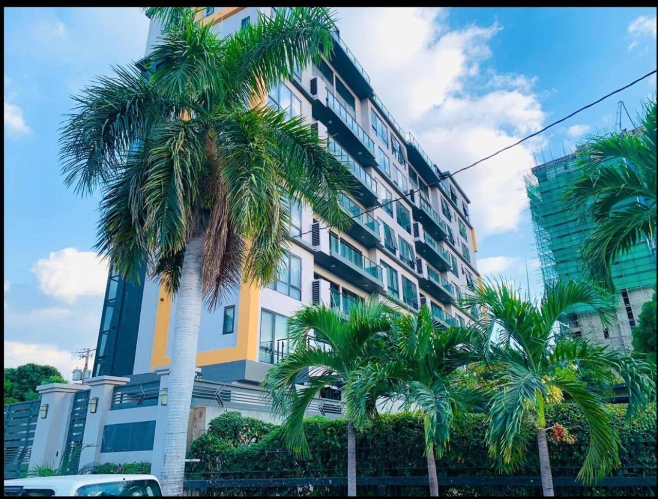 2BR Condo with Rooftop Pool - G28