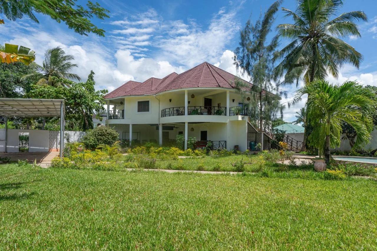 Black Pearl - Luxury Villa with private pool - near beach photo