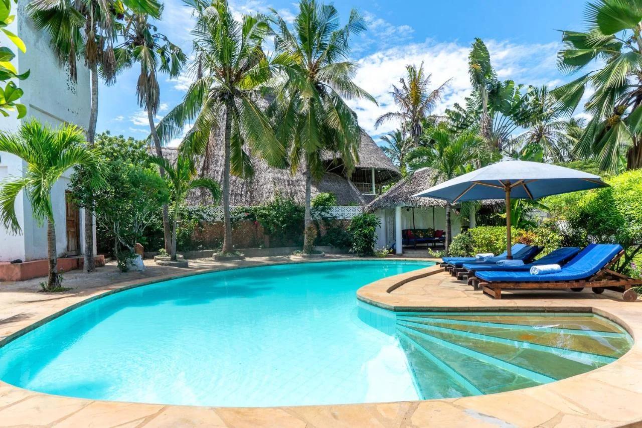 Black Pearl - Luxury Villa with private pool - near beach photo