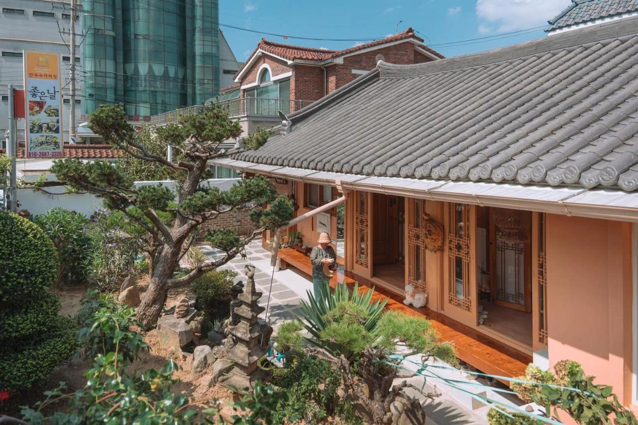 Beautiful Garden Fine Day House foto