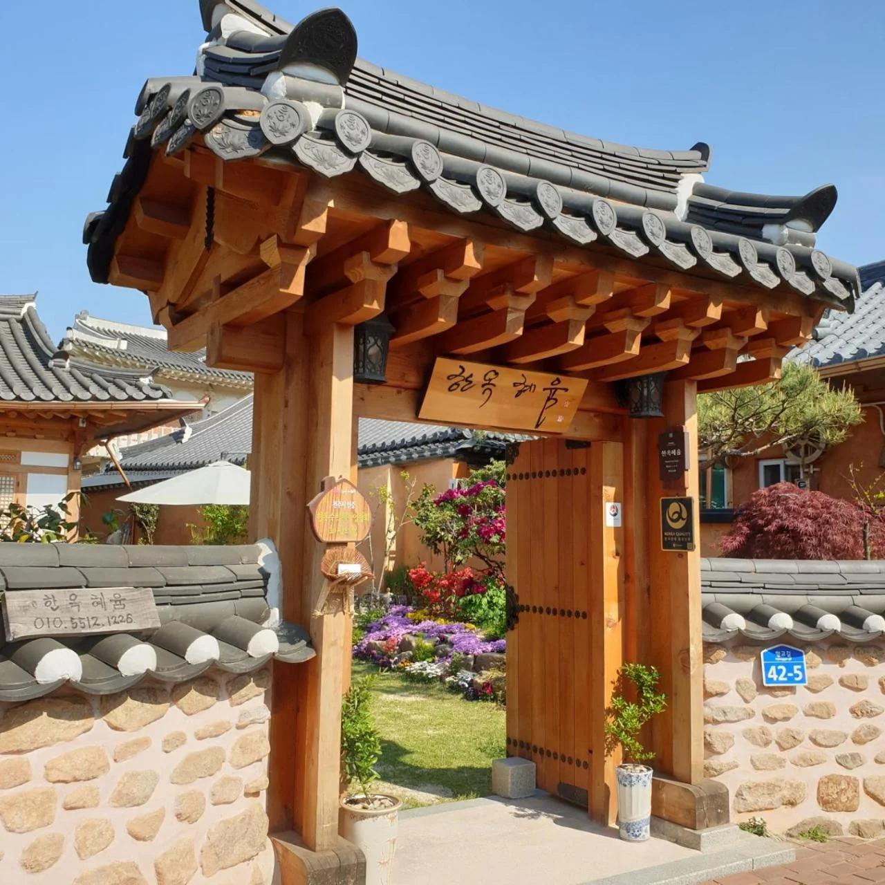 Hanok Hyeyum foto
