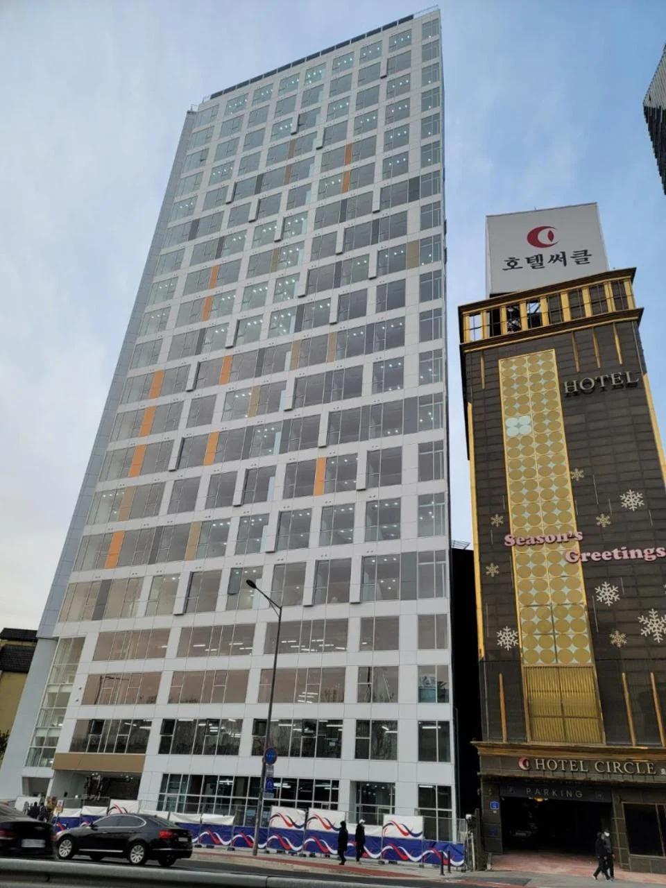 OPEN3-Hongik Hapjeong Station 2 minutes-Luxury hotel style-Panoramic Han River View-Queen bed for 2 people-Comfortable sofa Interior photo