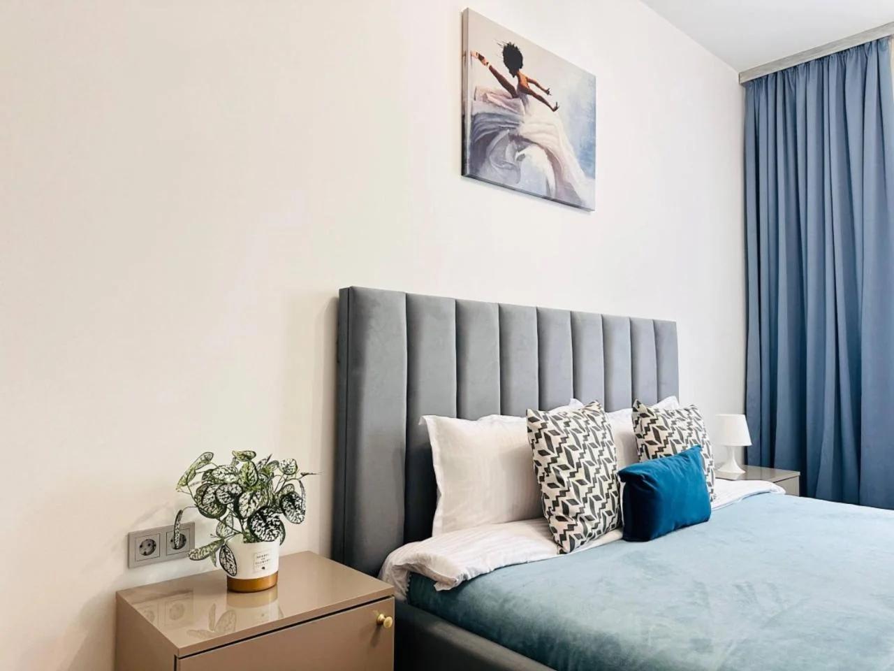 Modern Euro 3 Apartment near Mega Center for 8 Guests photo
