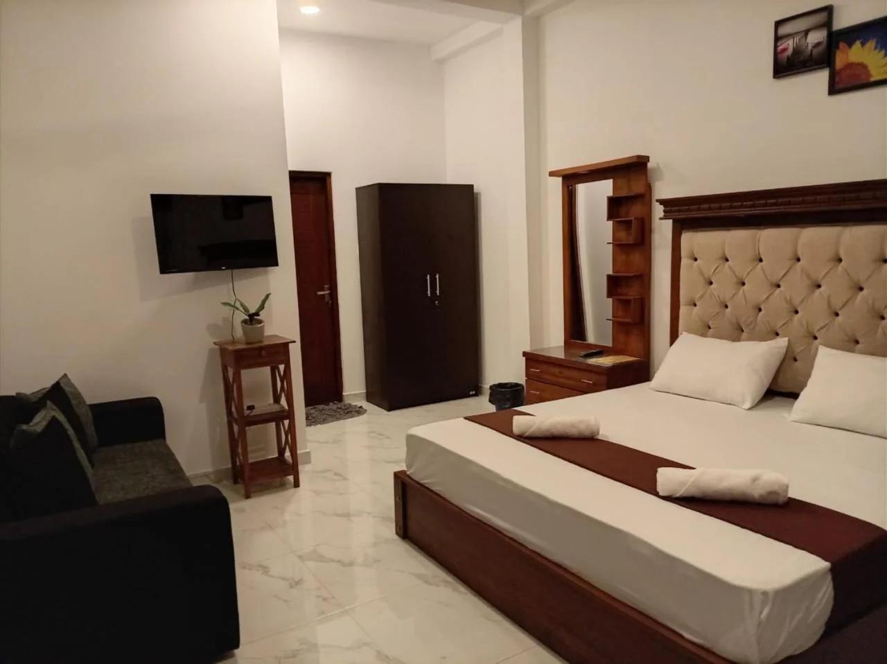 CrossWay Inn Thalawathugoda photo