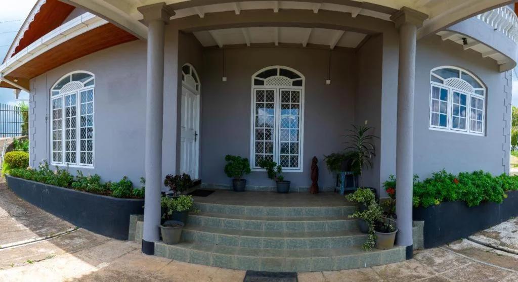 Grand Trillium Villa Lake View & Garden Retreat Family Friendly Stay, a modern and peaceful escape in the beautiful surroundings of Nuwara Eliya photo