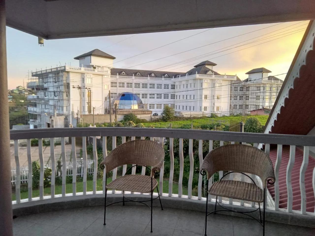 Grand Trillium Villa Lake View & Garden Retreat Family Friendly Stay, a modern and peaceful escape in the beautiful surroundings of Nuwara Eliya photo
