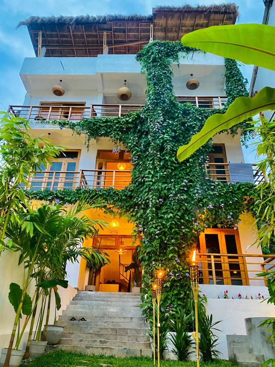 KOMOREBI Weligama photo