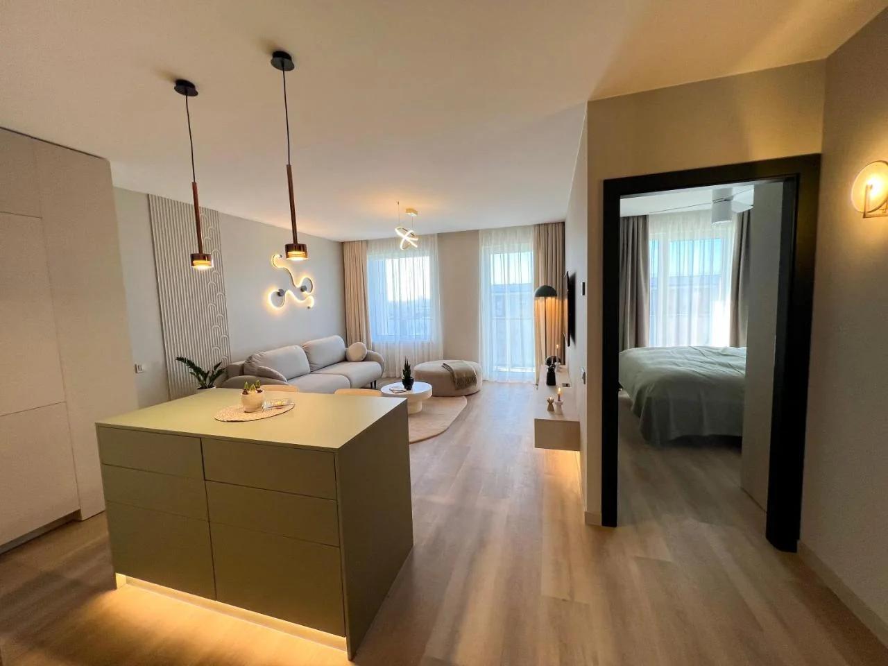 Cozy Designer Apartments, Self Check-In & FREE Parking photo