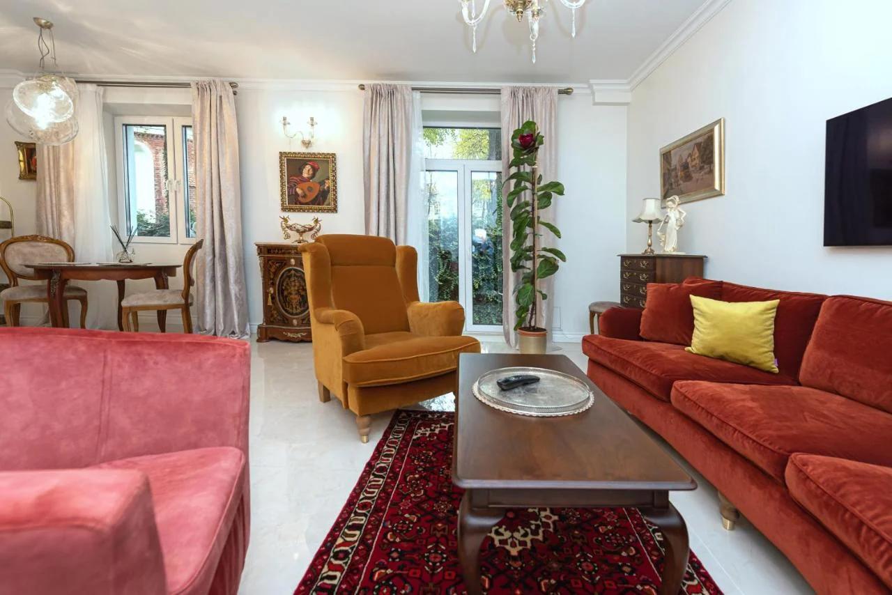 Elegant Old Town Apartment with Terrace & Parking photo