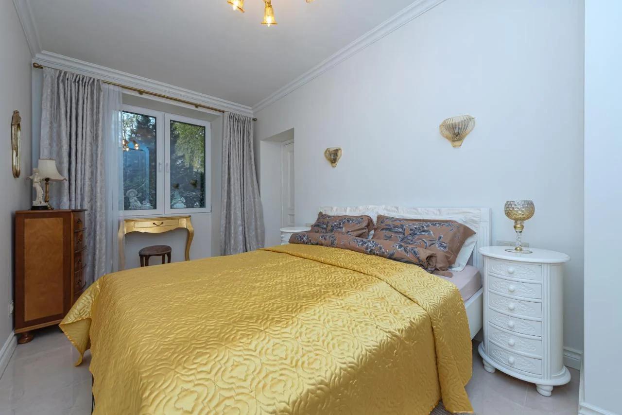 Elegant Old Town Apartment with Terrace & Parking photo
