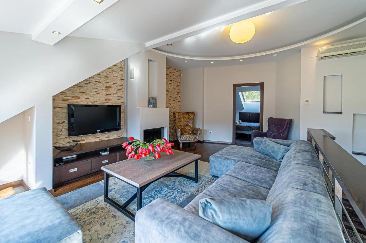 Grand Apt with air conditioning photo