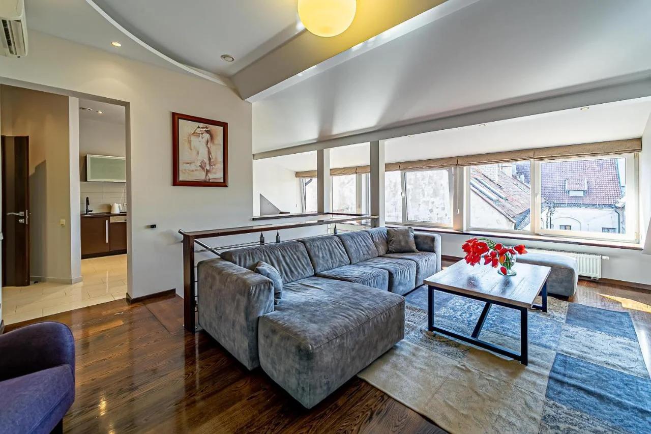 Grand Apt with air conditioning photo