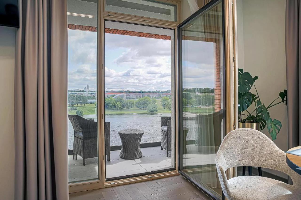 River View Apartment with free parking