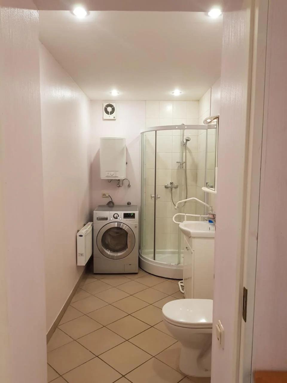 2-room apartment in the house with the SEPARATE ENTRANCE & FREE parking foto