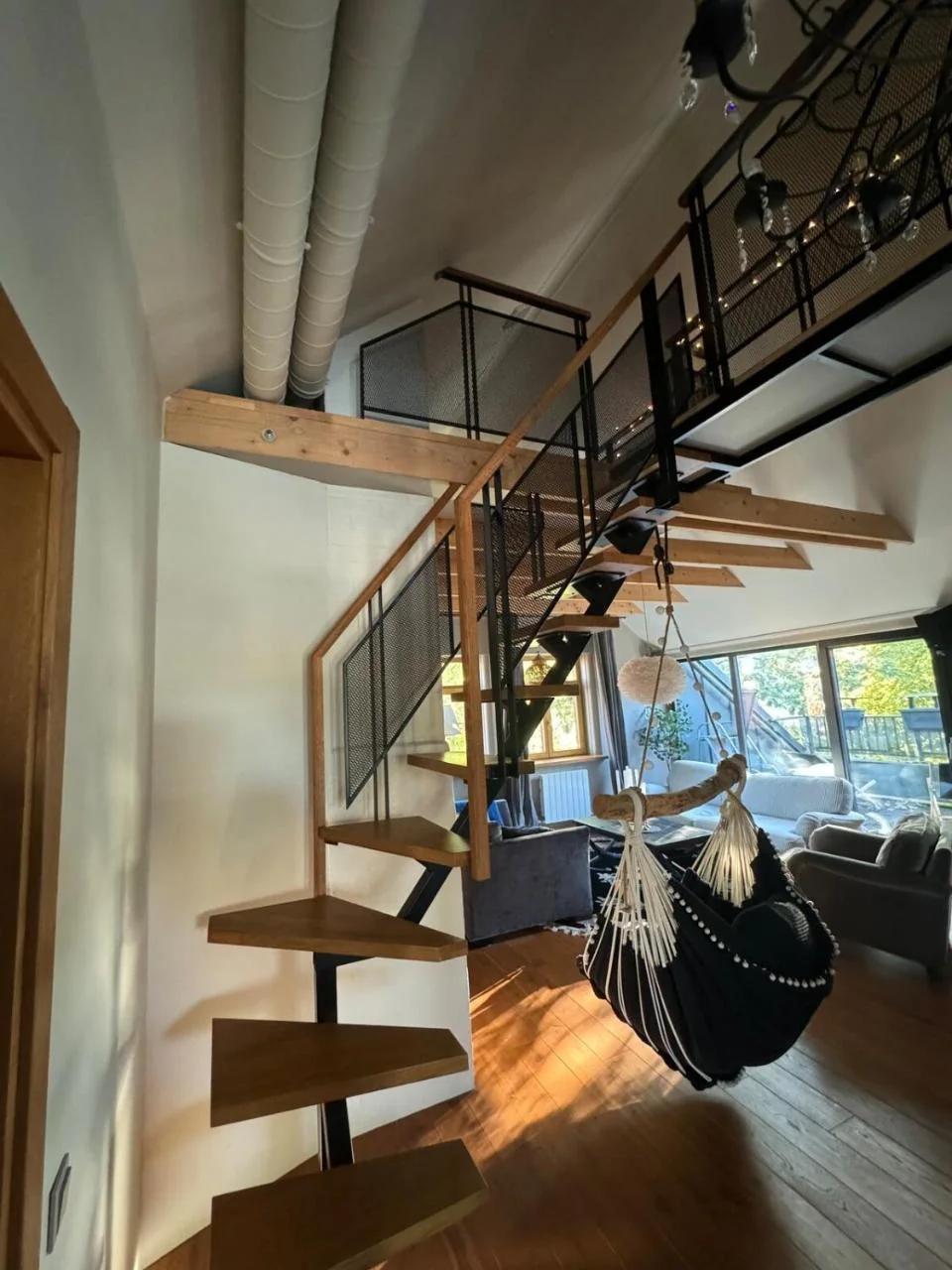 Cozy riverside penthouse photo