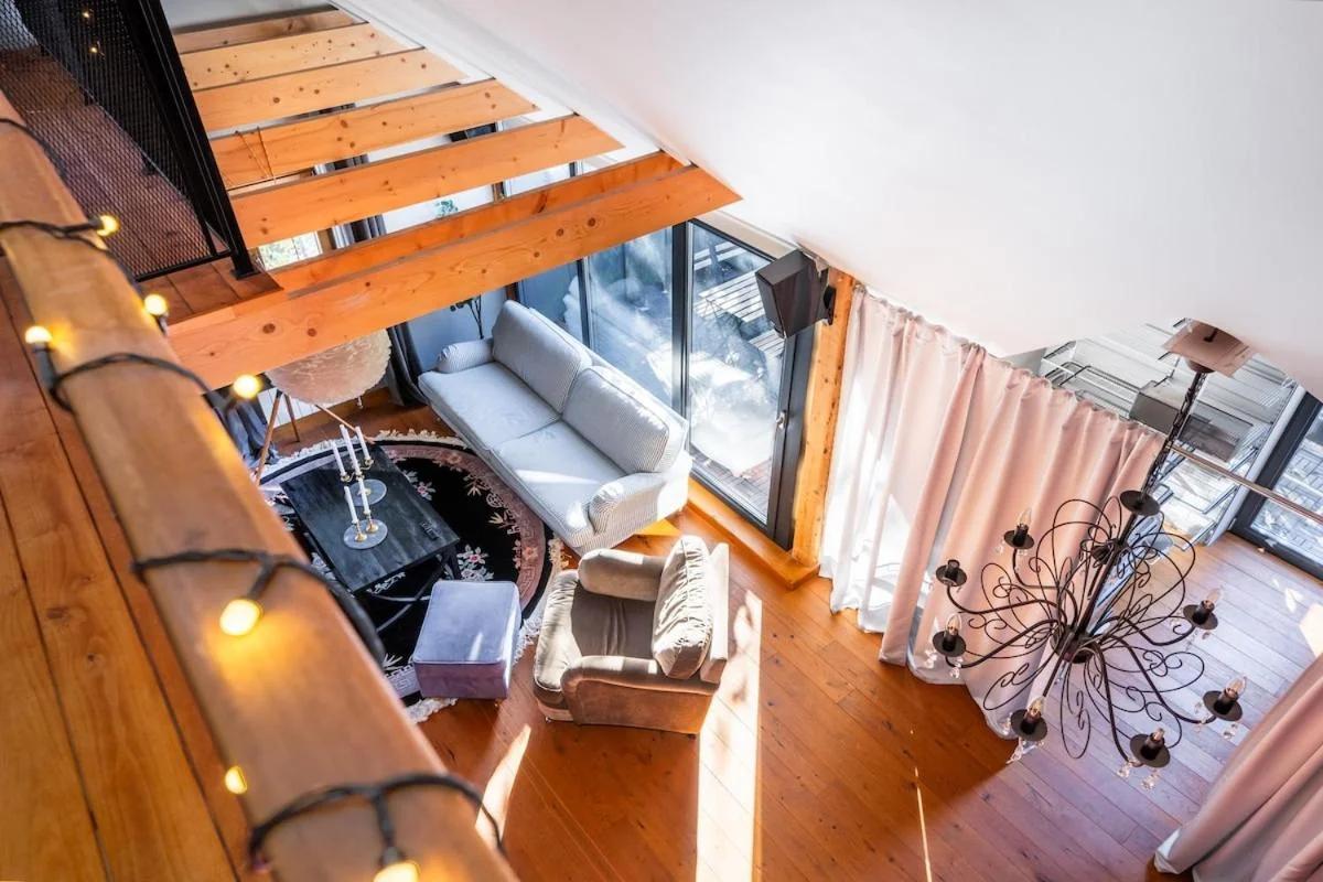 Cozy riverside penthouse photo