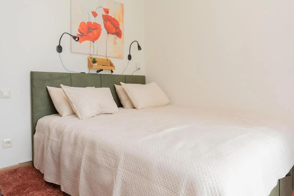 Stylish 1BR in Old Town Newly Renovated 2026 photo