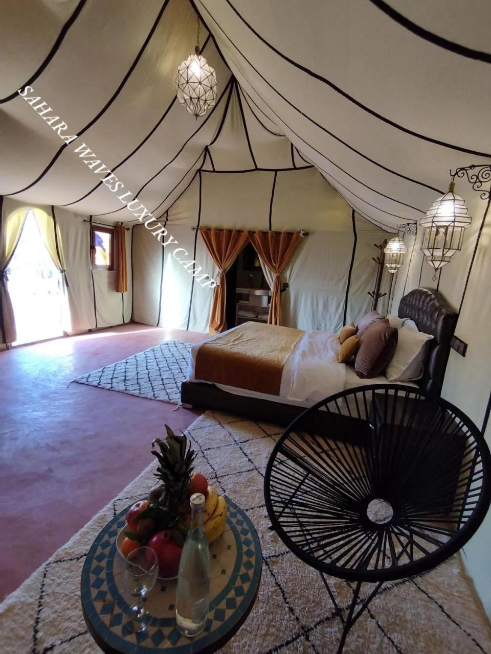 Sahara Luxury Camp -plus 50 euros pp per night for camel or jeep trek and dinner - location by dunes - no extra fees foto